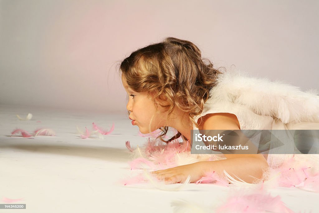 Pequeno angel - Foto de stock de Criança Pré-escolar royalty-free