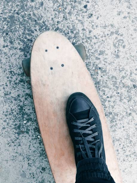 istock Top view of foot on longboard 1443454609