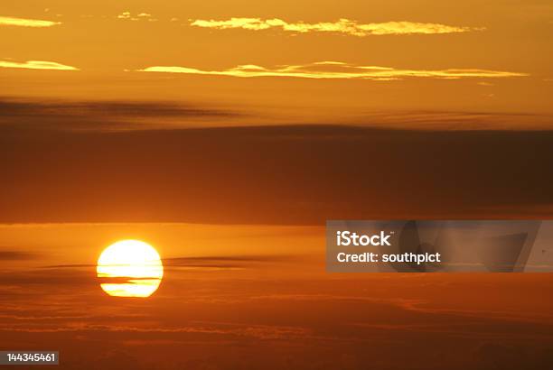 Nascer Do Sol - Fotografias de stock e mais imagens de Amarelo - Amarelo, Beleza, Beleza natural