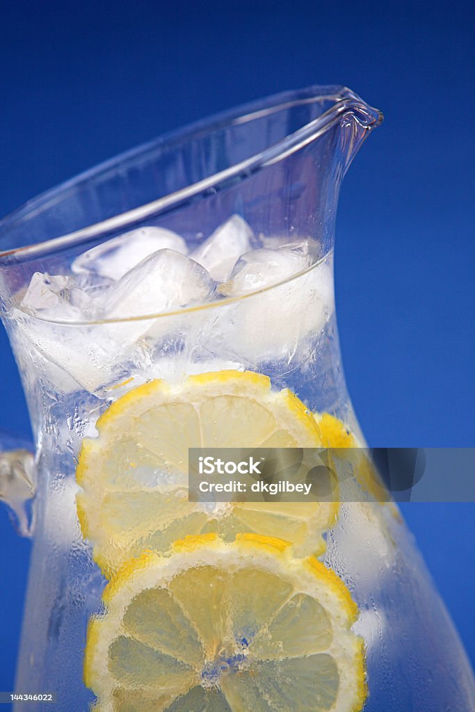 Gekühltes Wasser auf Blau - Lizenzfrei Cool und Lässig Stock-Foto