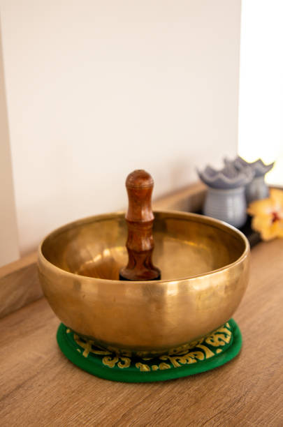 Bol Chantant Tibétain (Gong Rin) - En Laiton Avec Maillet En Bois, Pour Méditation, Yoga Et Soins Sonores, Son Pur Et Pénétrant