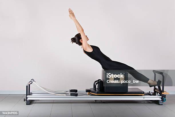 Ginnastica Di Pilates - Fotografie stock e altre immagini di Abbigliamento sportivo - Abbigliamento sportivo, Adulto, Aerobica