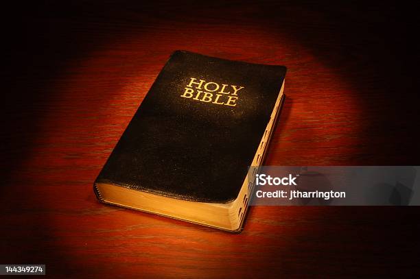 La Bibbia - Fotografie stock e altre immagini di Battesimo - Battesimo, Bibbia, Buona notizia