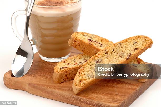 Foto de Cappuccino Com Biscotti Doce e mais fotos de stock de Bebida - Bebida, Bebida com espuma, Biscoito