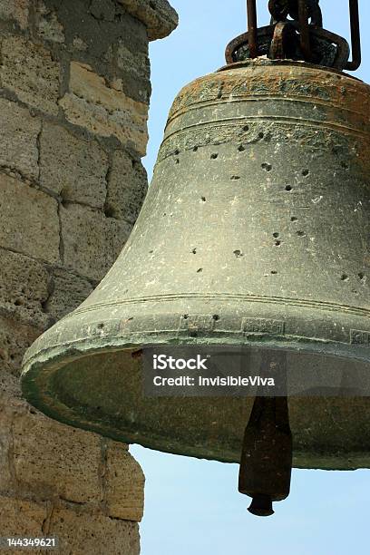 Big Old Bell Na Crimeia Ucrânia - Fotografias de stock e mais imagens de Antigo - Antigo, Arcaico, Arquitetura