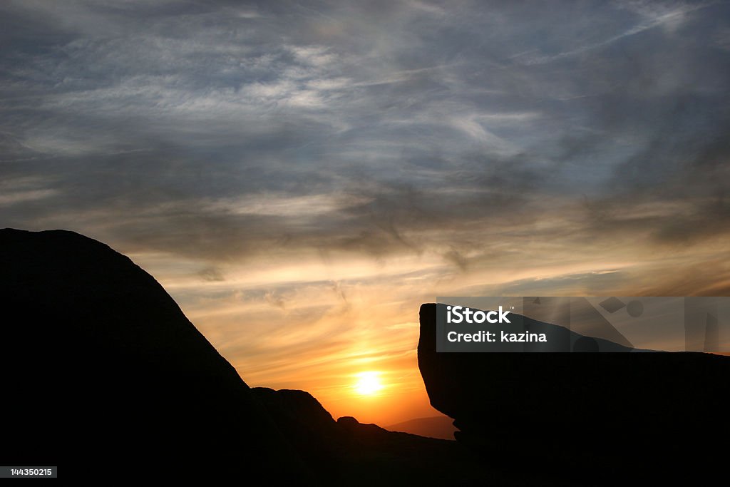 Montanha sunset com rock forma - Royalty-free Alto - Descrição Física Foto de stock