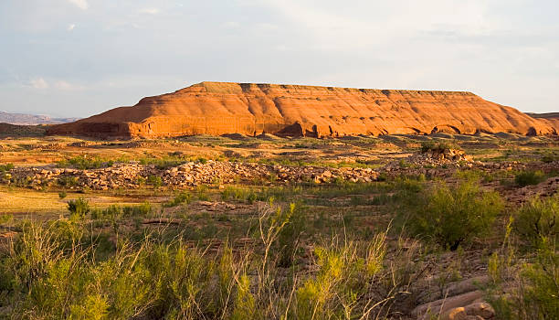 istock Lake Powell Red Mountain 144350668