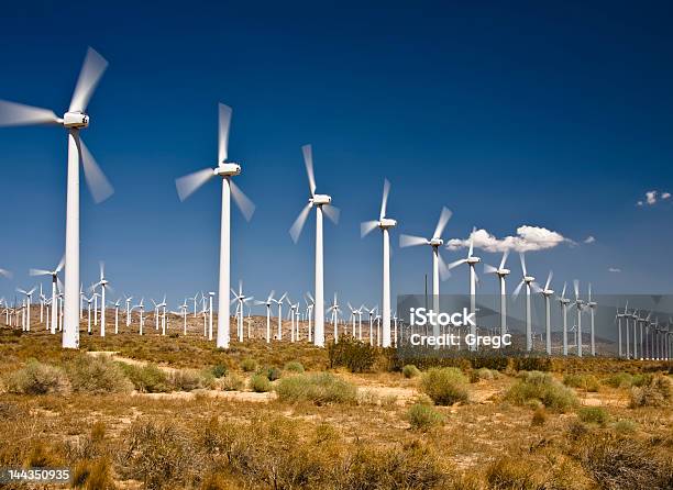 Wiatr Farm - zdjęcia stockowe i więcej obrazów Bez ludzi - Bez ludzi, Elektryczność, Energia wiatru