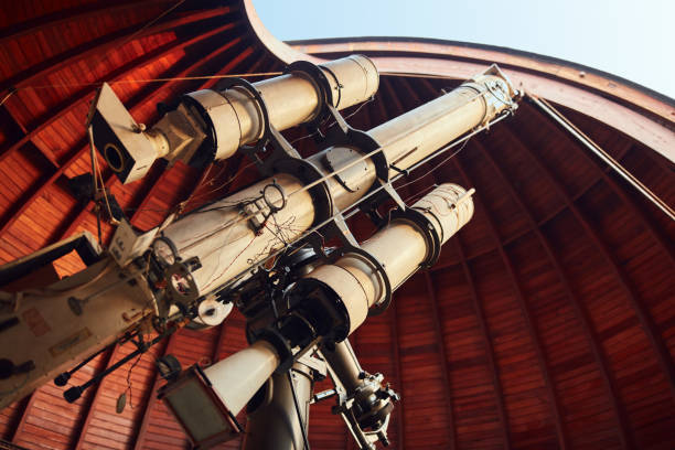 Entre Eh Avispón Gran Telescopio Astronómico En Observatorio Para La Investigación  Científica Del Espacio Y Objetos Celestes Foto de stock y más banco de  imágenes de Astrofotografía - iStock