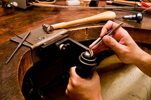 goldsmith - joyero oficio creativo fotografías e imágenes de stock