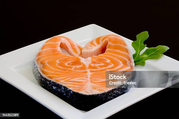 Salmón Fresco Foto de stock y más banco de imágenes de Alimento - Alimento, Cena, Comida gourmet