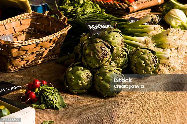 Foto de Alcachofra E Rabanete e mais fotos de stock de Agricultura - Agricultura, Alcachofra, Alho porró