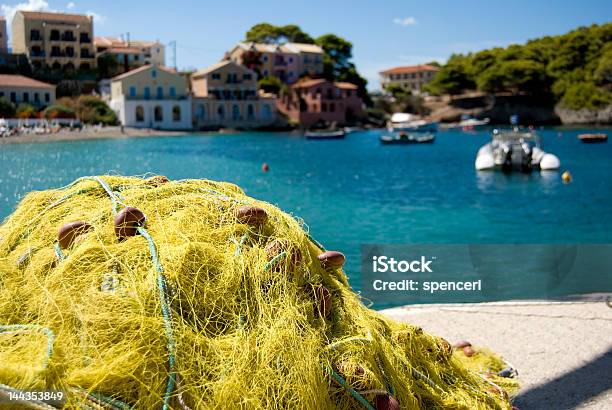 Pesca En El Puerto De Los Net Foto de stock y más banco de imágenes de Agua - Agua, Agua calma, Aire libre