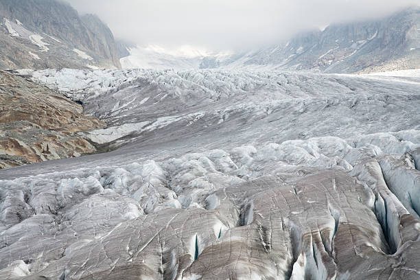 glacier du rhône - crevasse glacier snow european alps photos et images de collection