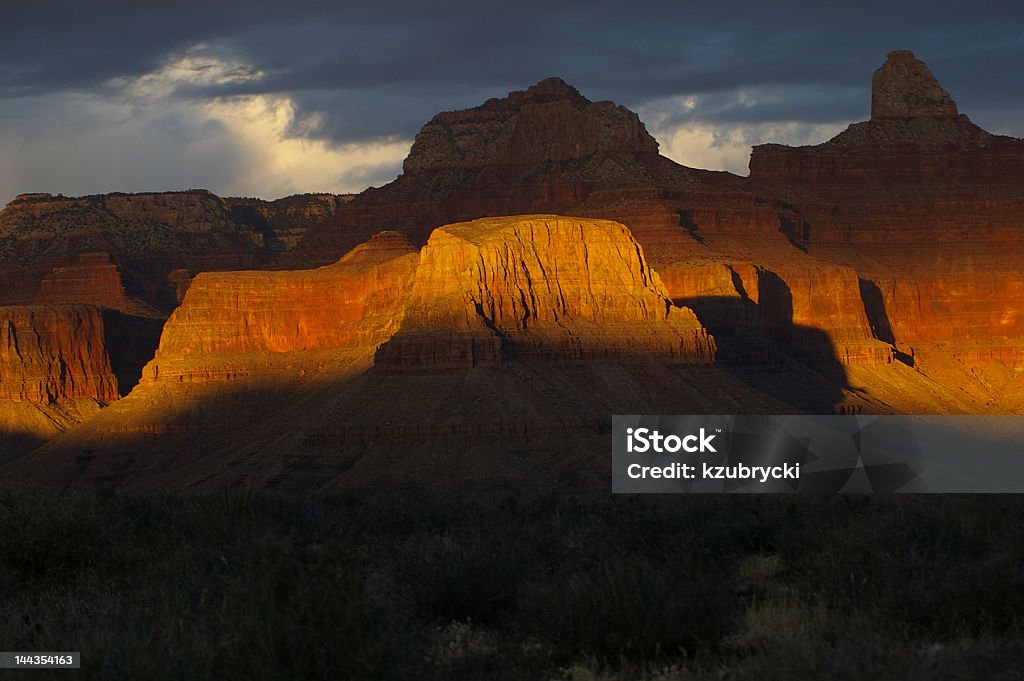 Naturaleza de las pirámides en el Gran Cañón - Foto de stock de Acantilado libre de derechos