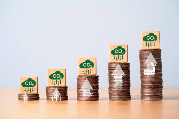 Increasing coins stacking with up arrow and CO2 reducing icon for decrease CO2 , carbon footprint and carbon credit to limit global warming from climate change, Bio Circular Green Economy concept. aumentar el apilamiento de monedas con flecha hacia arriba e icono de reducción de co2 para disminuir el co2, la huella de carbono y el crédito de carbono para limitar el calentamiento global del cambio climático, concepto de economía verde biocircular