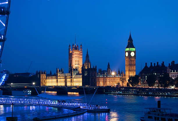 london eye e il big ben al tramonto - imponent foto e immagini stock