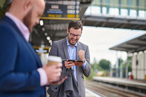 staying connected on the commute