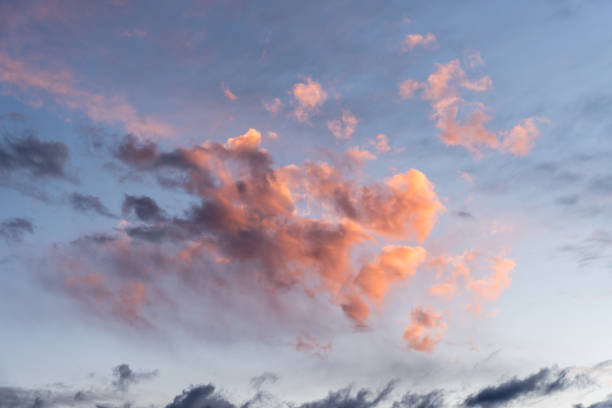 roter sonnenuntergang - new mexico landscape sky ethereal stock-fotos und bilder