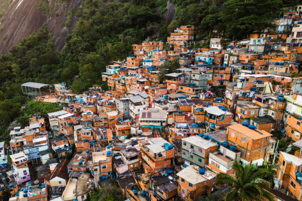 dona marta slum blick von oben in rio de janeiro - developing countries fotos stock-fotos und bilder