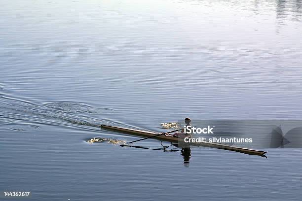 Momento De Pausa Foto de stock y más banco de imágenes de Kayak - Piragüismo y canotaje - Kayak - Piragüismo y canotaje, Actividades recreativas, Adulto