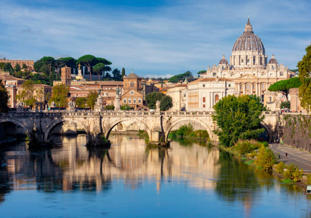 bazylika św. piotra w watykanie i most wiktora emanuela ii w rzymie, włochy - rome ancient rome skyline ancient zdjęcia i obrazy z banku zdjęć