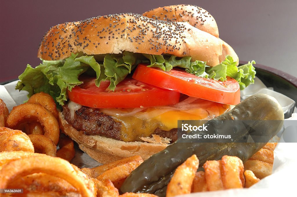 Cheeseburger, 피클 - 로열티 프리 감자 요리 스톡 사진