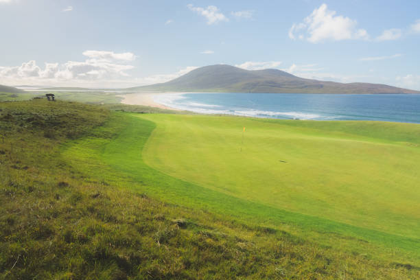 harris golf club, schottland - traditional sport sports flag golf flag golf stock-fotos und bilder