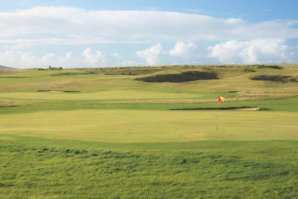 harris golf club, schottland - traditional sport sports flag golf flag golf stock-fotos und bilder