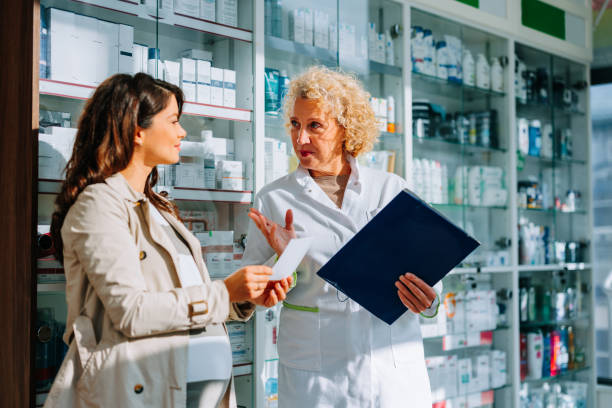 istock Pregnant woman consulting pharmacist. 1443645052