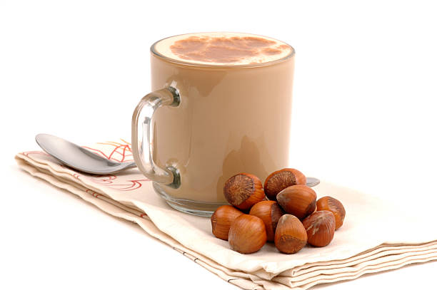 ヘーゼルナッツ cappucinno - hazelnut nut seed pod ストックフォトと画像