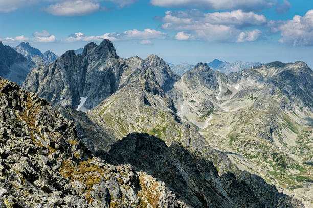 cenário de tatras altos do pico slavkovsky, tatras, eslováquia - 16626 - fotografias e filmes do acervo