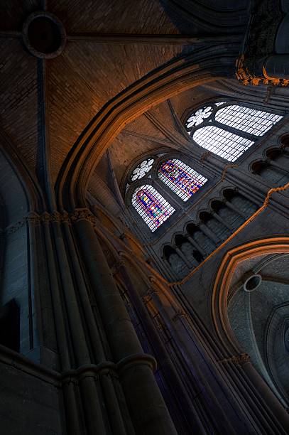 reims. catedral de notre dame - iluminación de techo abovedado fotografías e imágenes de stock