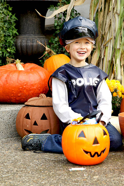 Disfraz De Policía Para Halloween - Banco de fotos e imágenes de stock -  iStock