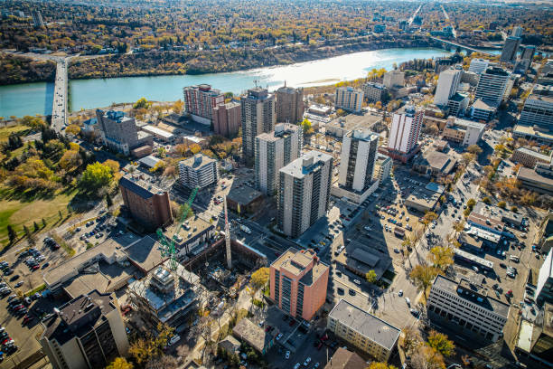 aerial of downtown saskatoon - saskatoon saskatchewan urban scene landscape imagens e fotografias de stock