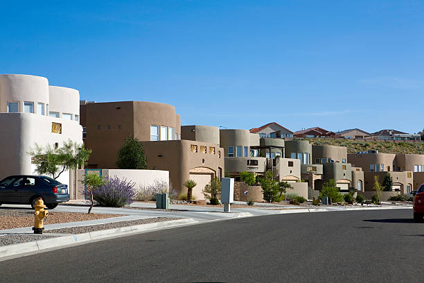 moderno adobe - house residential structure southwest usa albuquerque foto e immagini stock