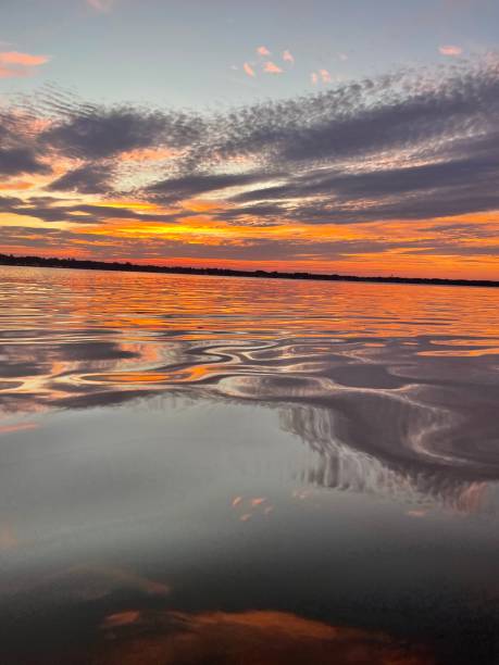 sonnenuntergang am see - white lake stock-fotos und bilder