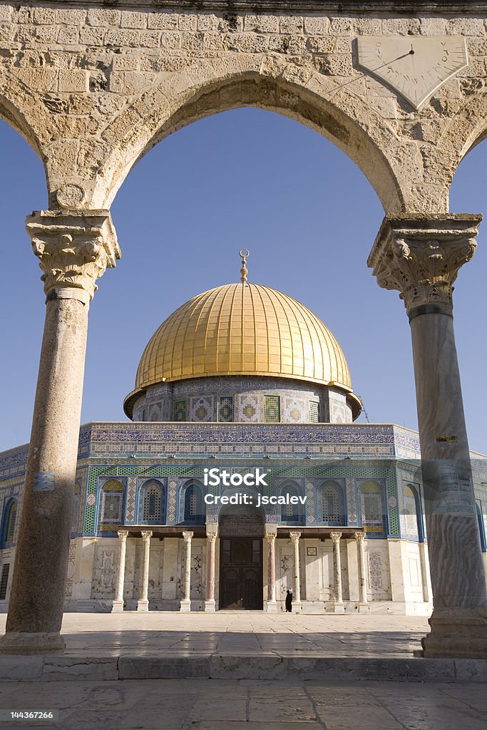 Cúpula de la roca, ver a través de arco - Foto de stock de Jerusalén libre de derechos