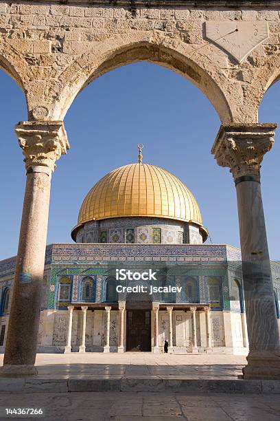 Domo Da Rocha Visto Através De Arco - Fotografias de stock e mais imagens de Jerusalém - Jerusalém, Rocha, Cúpula