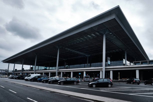 旅客ターミナルベルリンブランデンブルク空港 - air transport building ストックフォトと画像