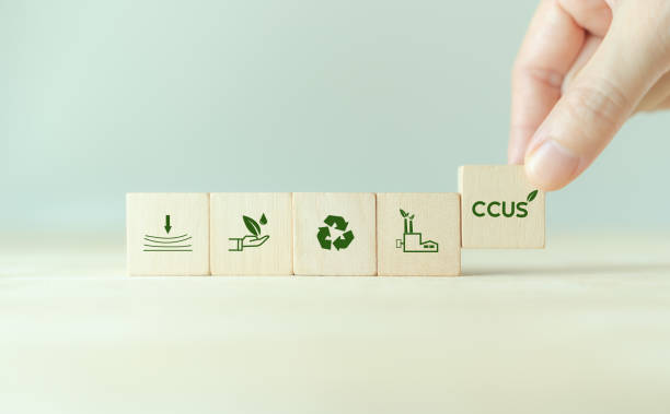 Carbon Capture, Utilization and Storage (CCUS) concept. Technology of CO2 capturing and store it underground or use it in other industrial production processes. Net zero target, limit global warming. concepto de captura, utilización y almacenamiento de carbono (ccus). tecnología de captura de co2 y almacenarlo bajo tierra o utilizarlo en otros procesos de producción industrial. objetivo de cero emisiones netas, limitar el calentamiento global.