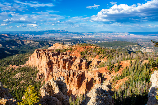 A long view of the Amphiter area of hoodoo formations from Rainbow Point in Bryce Canyon National Park.