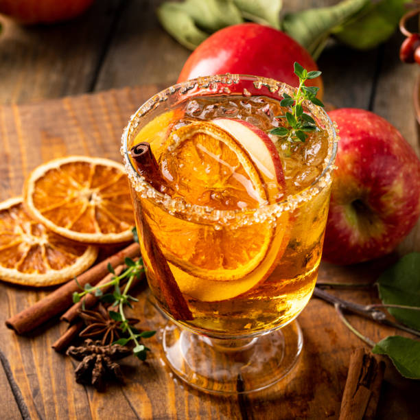 festive fall cocktail or mocktail with hard cider, apple and orange - hard drink imagens e fotografias de stock