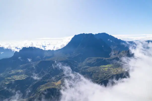 Randonnée Maïdo Grand Bénare et vue aérienne par drone du Cirque de Mafate et Piton des Neiges, Saint-Paul, | Île de la Réunion Tourisme