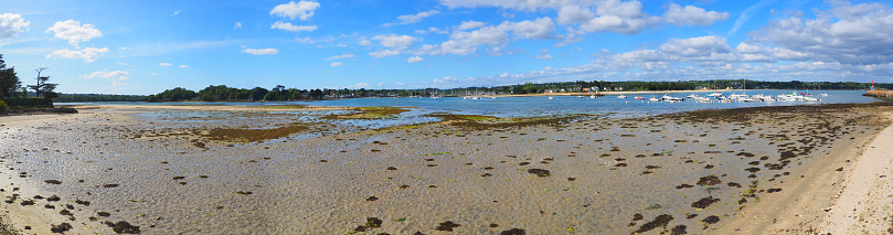 Cap-Coz (Old Cap) is a narrow strip of white sand that forms an ideal beach for families. It ends with a small marina that closes the Baie de la Forêt de Fouesnant in Brittany, in Finistere