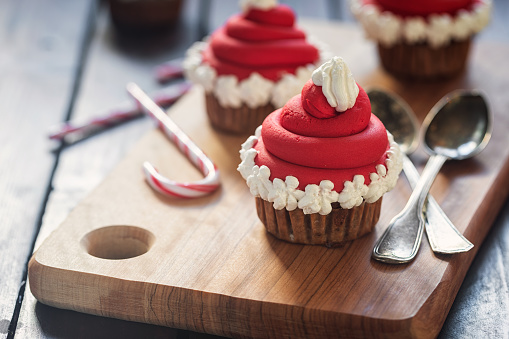 Red velvet cupcakes photographed using daylight and reflectors.