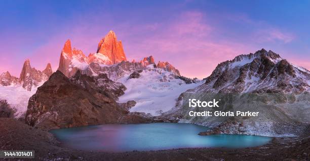 Fitzroys Red Burning Peak And Lagunadelostres At Sunrise Patagonia Argentina South America Stock Photo - Download Image Now