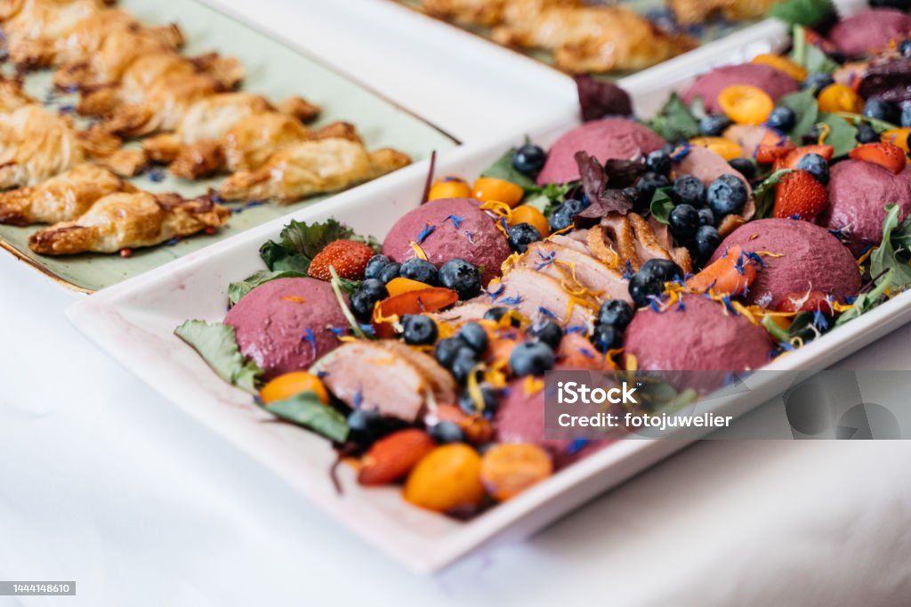 Duck served with beetroot and blueberries Ente serviert mit roter Beete und Heidelbeeren Buffet Stock Photo