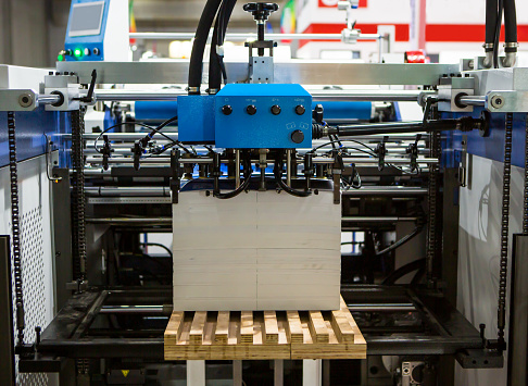 High Speed Thermal Film Laminating Machine. Printing Industry