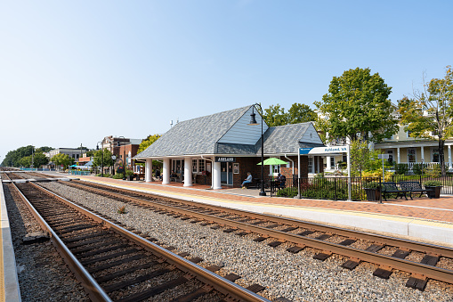 A wide angle photo of the Amtrak Station in Ashland Virginia on a clear sunny day.